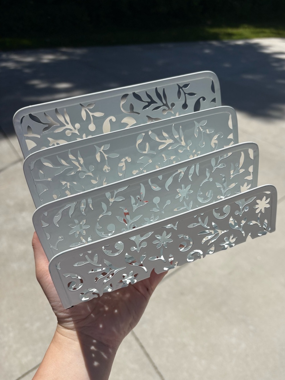 VINEA LETTER HOLDER